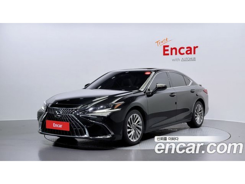 Lexus IS 2023 г.