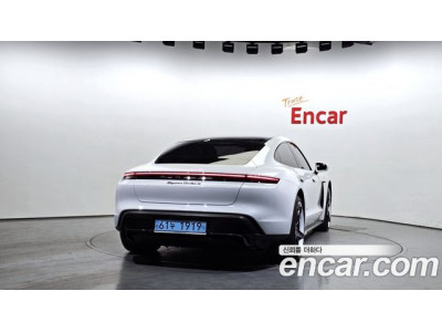 Porsche Taycan 2021 г.