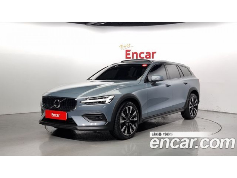 Volvo V60 2022 г.
