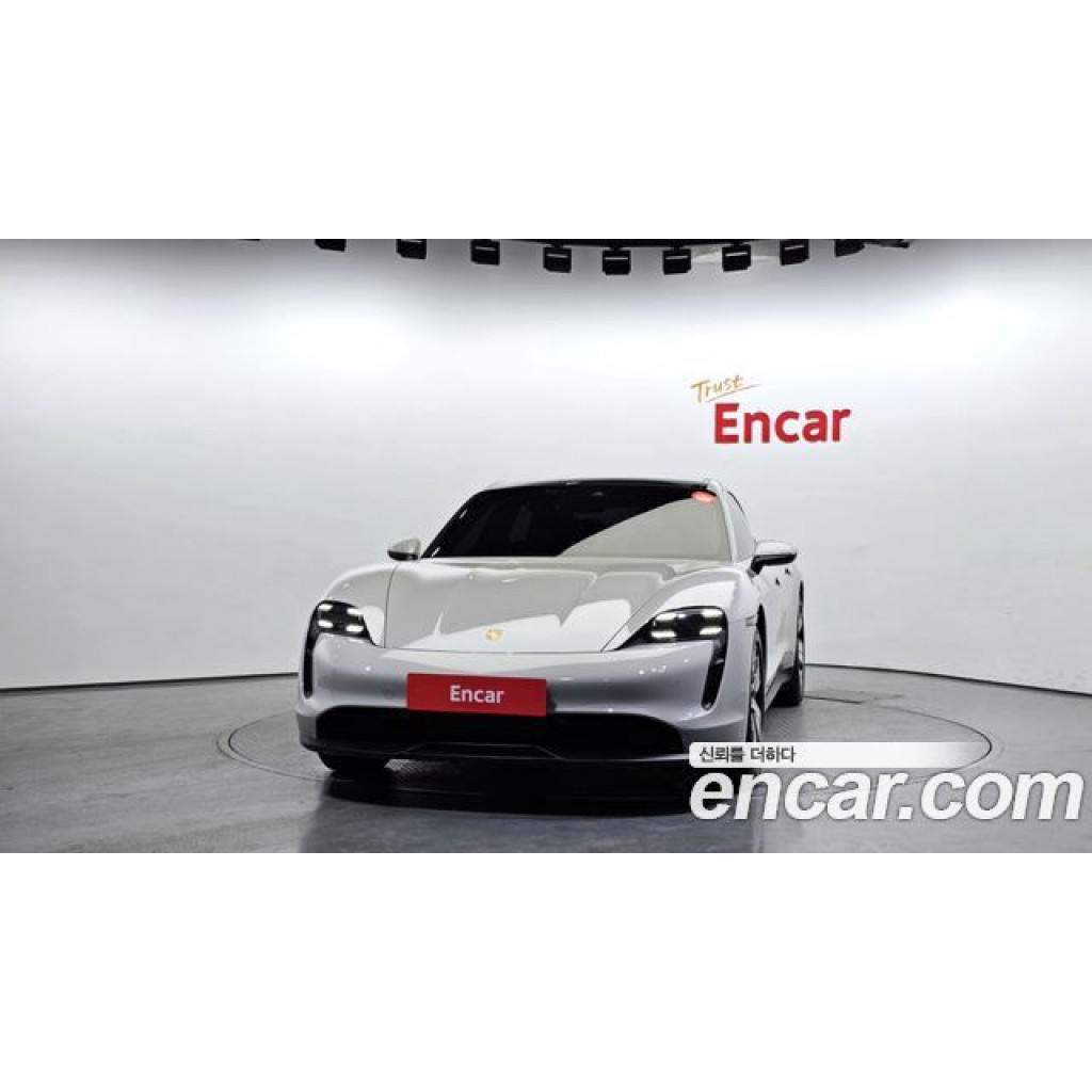 Porsche Taycan 2021 г.
