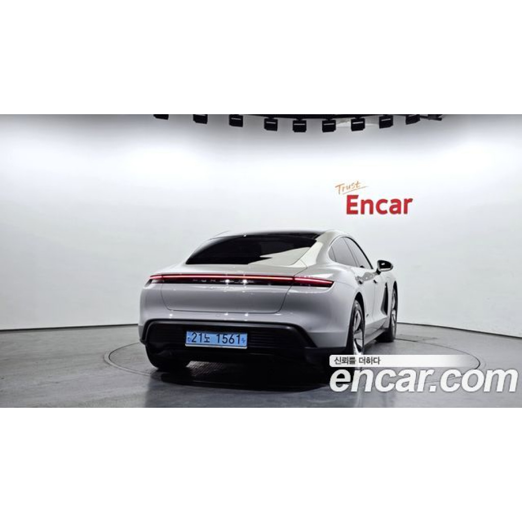Porsche Taycan 2021 г.