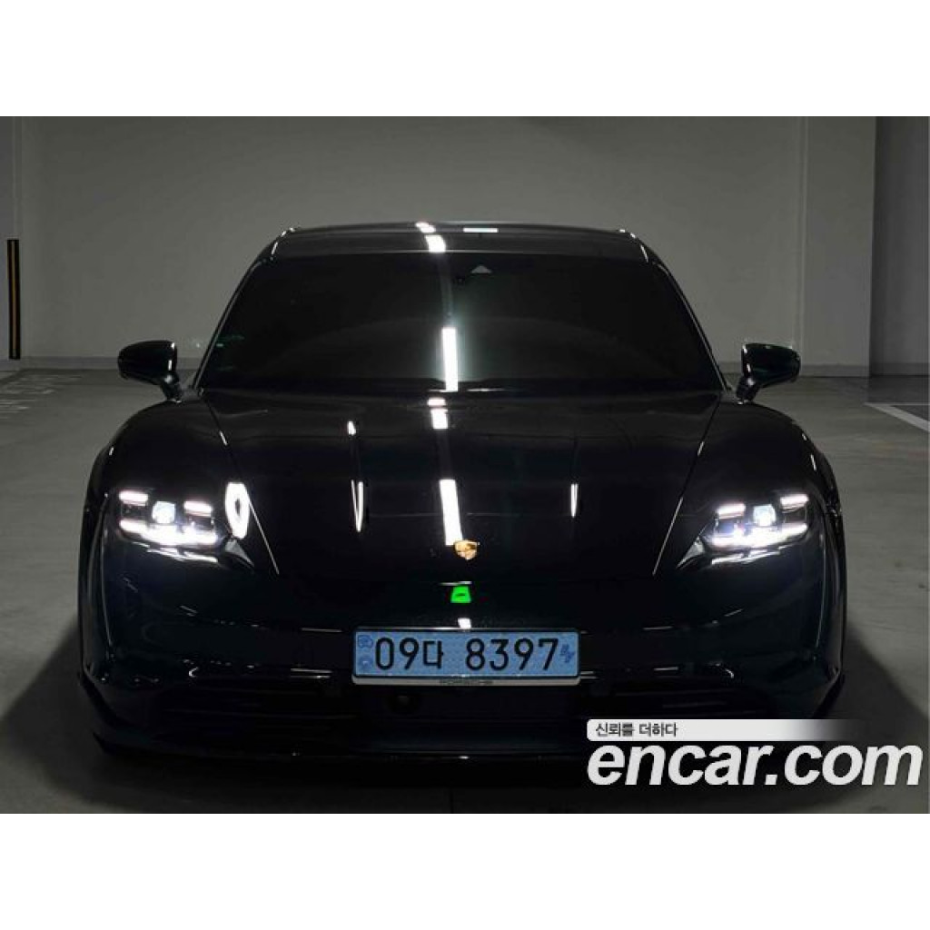 Porsche Taycan 2024 г.
