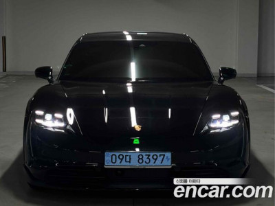 Porsche Taycan 2024 г.