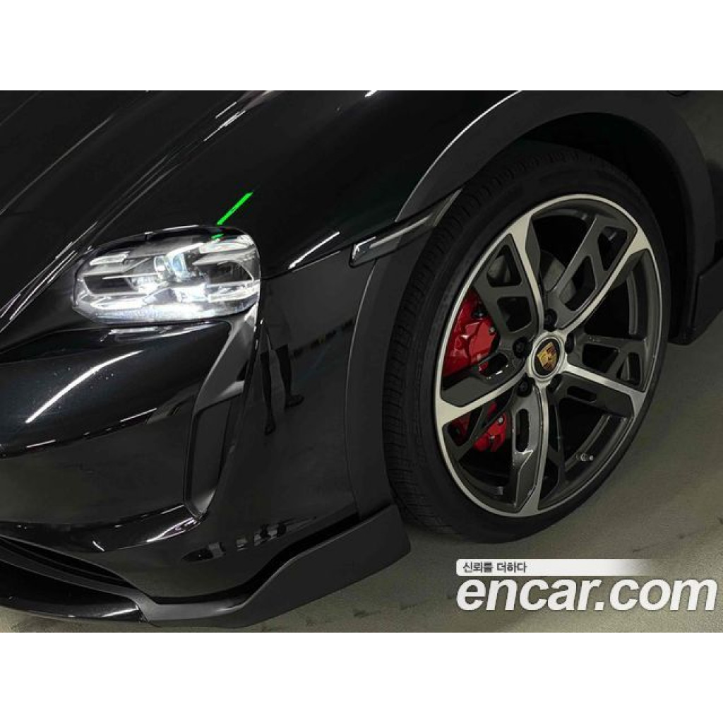 Porsche Taycan 2024 г.